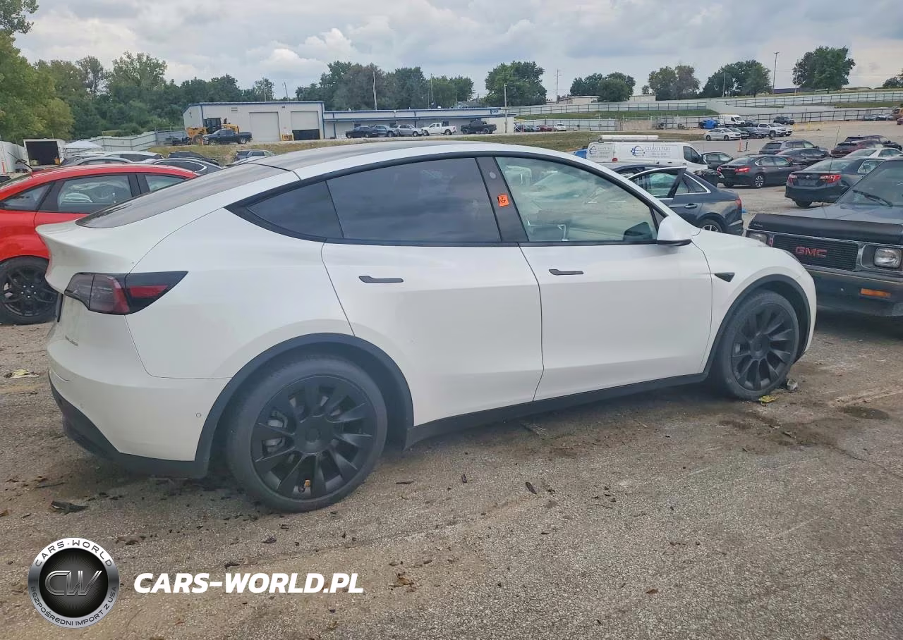 2021 Tesla Model Y VIN:5YJYGAEEXMF207589 - 3