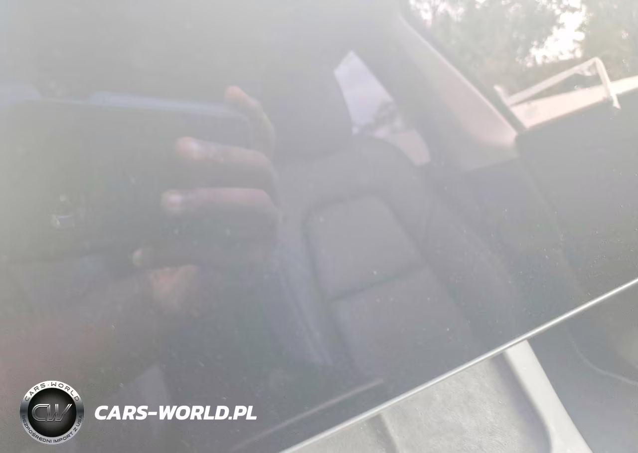 2021 Tesla Model Y VIN:5YJYGAEEXMF207589 - 9