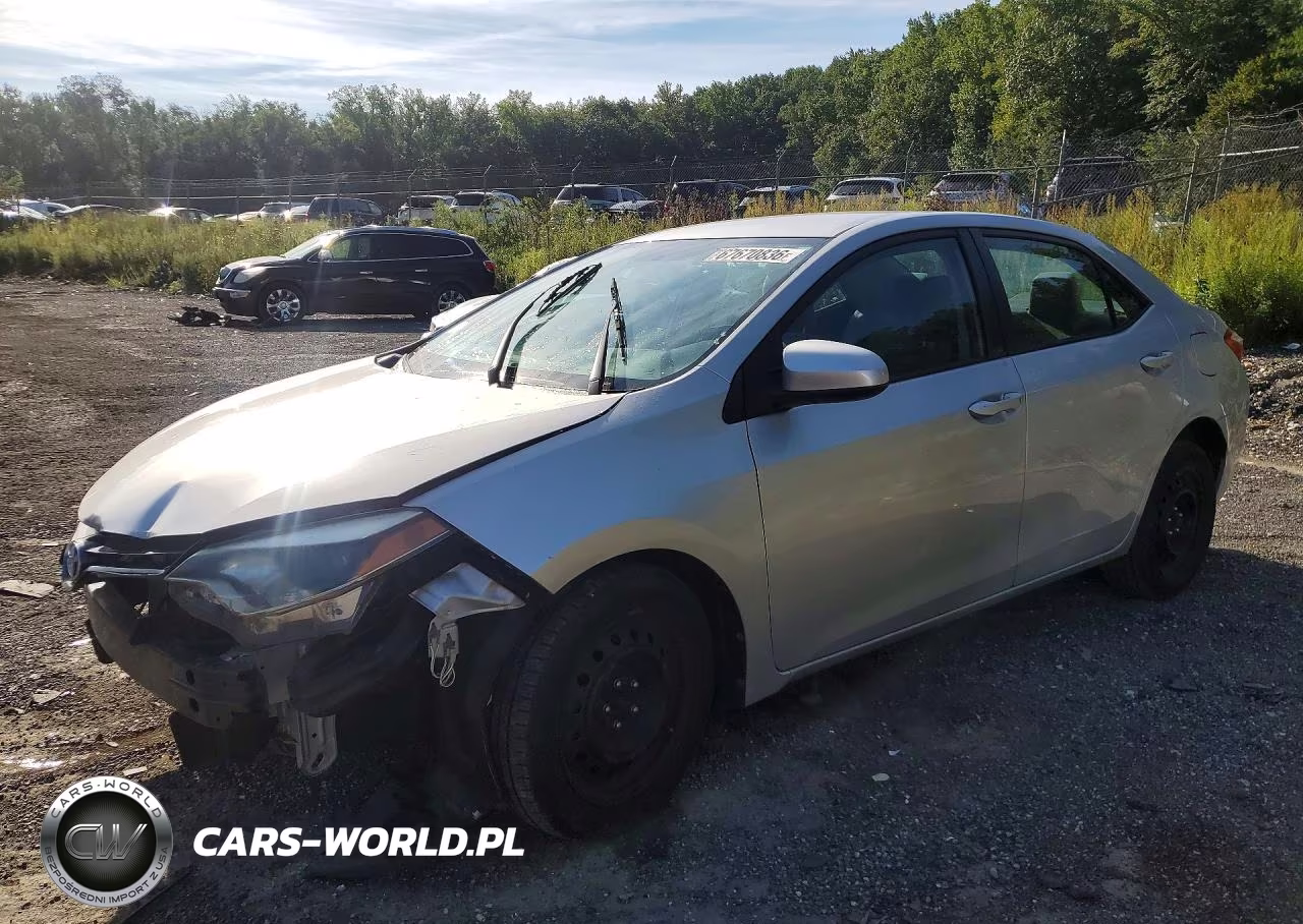 2015 Toyota Corolla Le VIN:2T1BURHE1FC359390 - 1