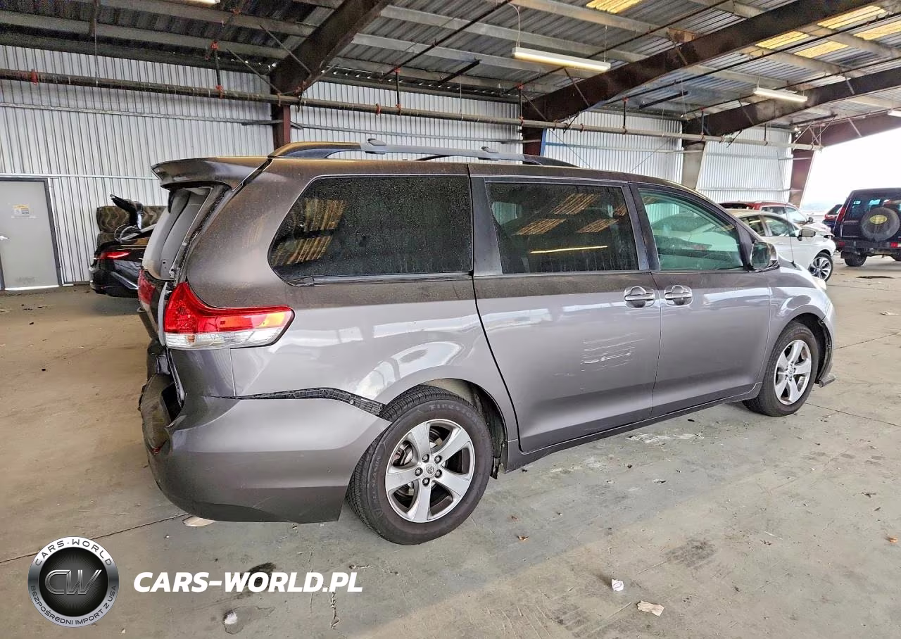 2014 Toyota Sienna Le VIN:5TDKK3DC3ES431865 - 3