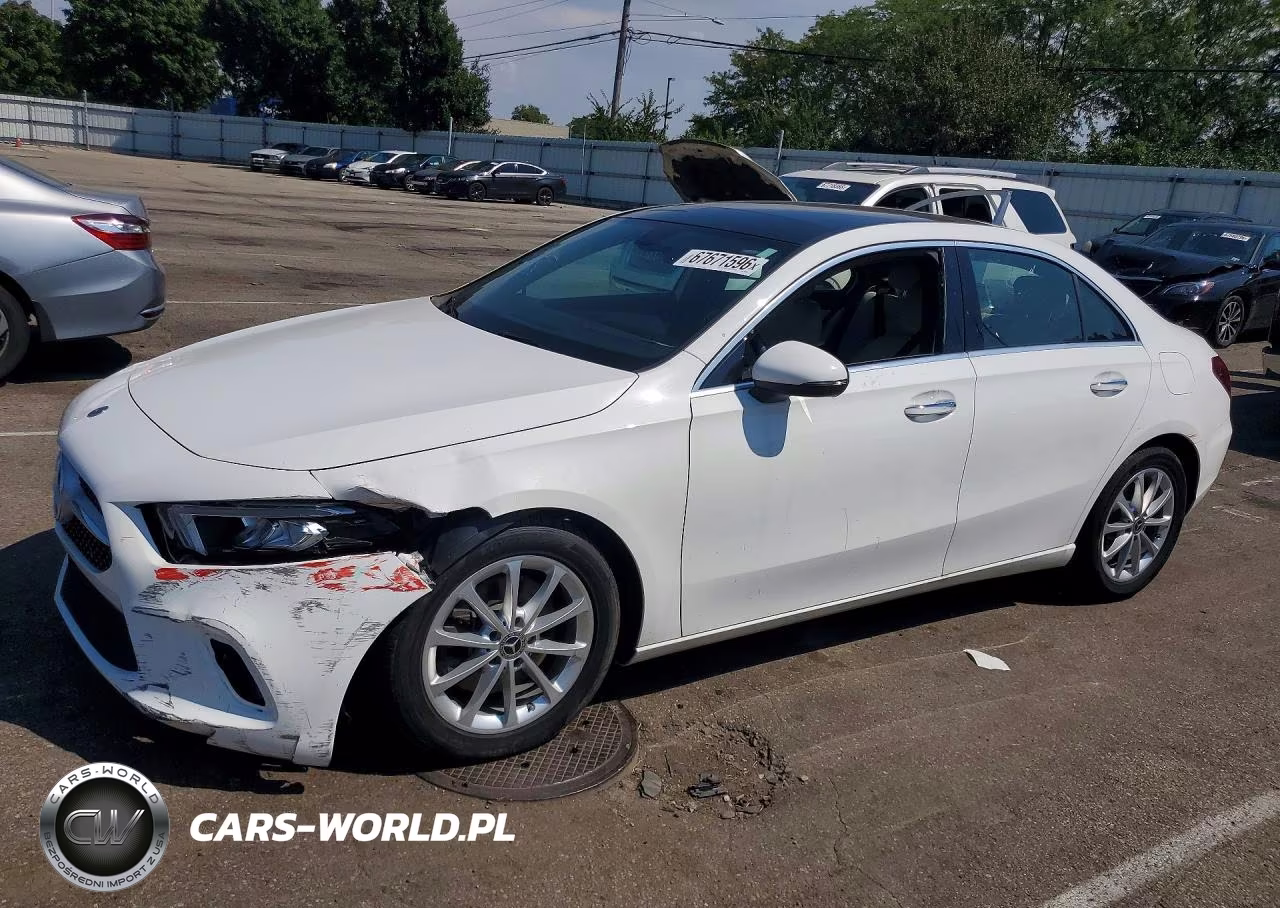 2021 Mercedes-Benz A 220 – zdjęcie 1 z 12