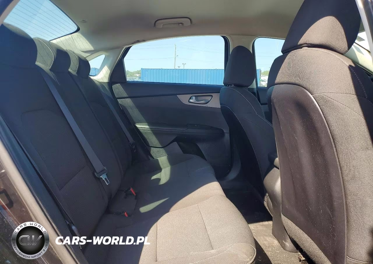 2019 Kia Forte Fe VIN:3KPF24ADXKE031506 - 11