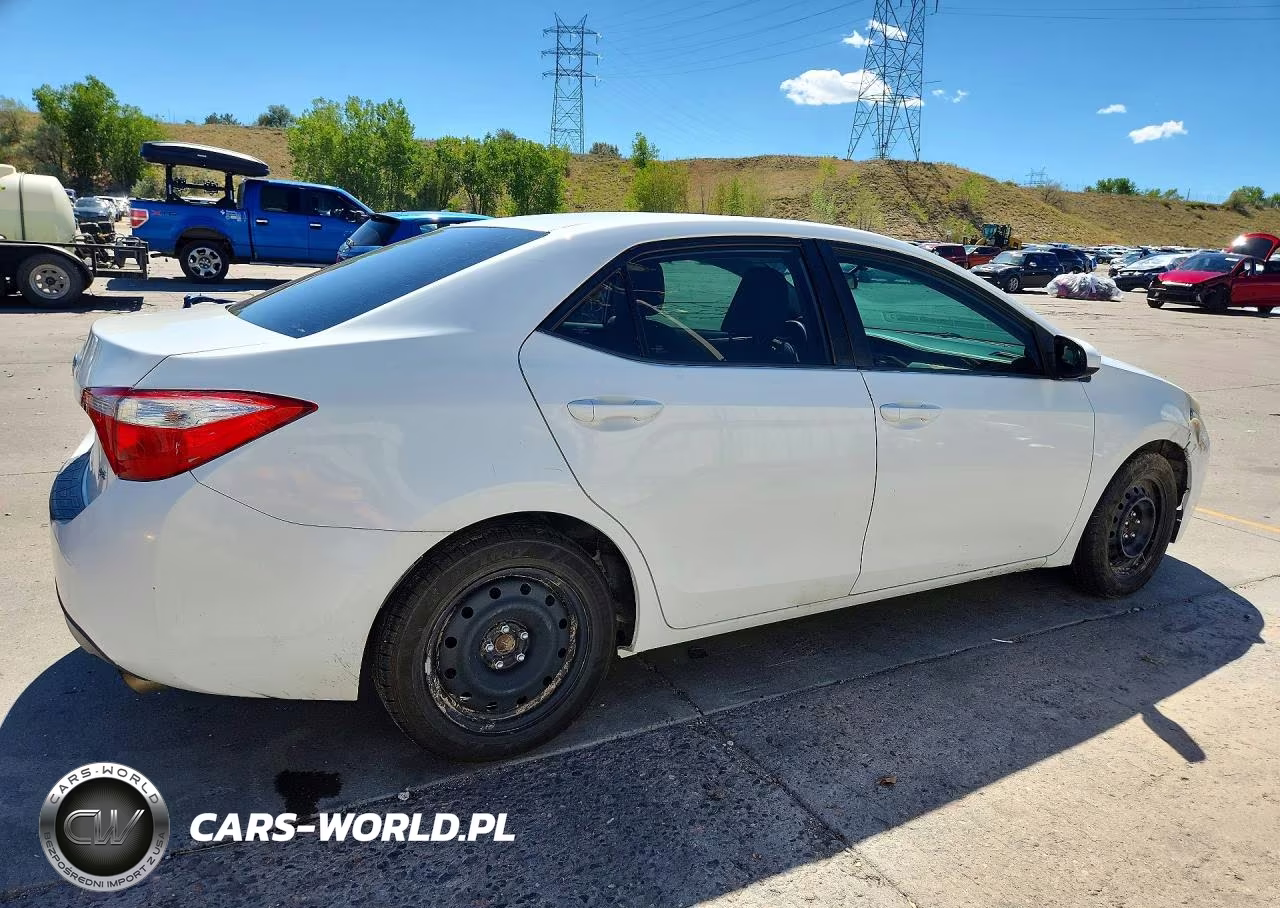 2016 Toyota Corolla Le VIN:5YFBURHE5GP371821 - 3