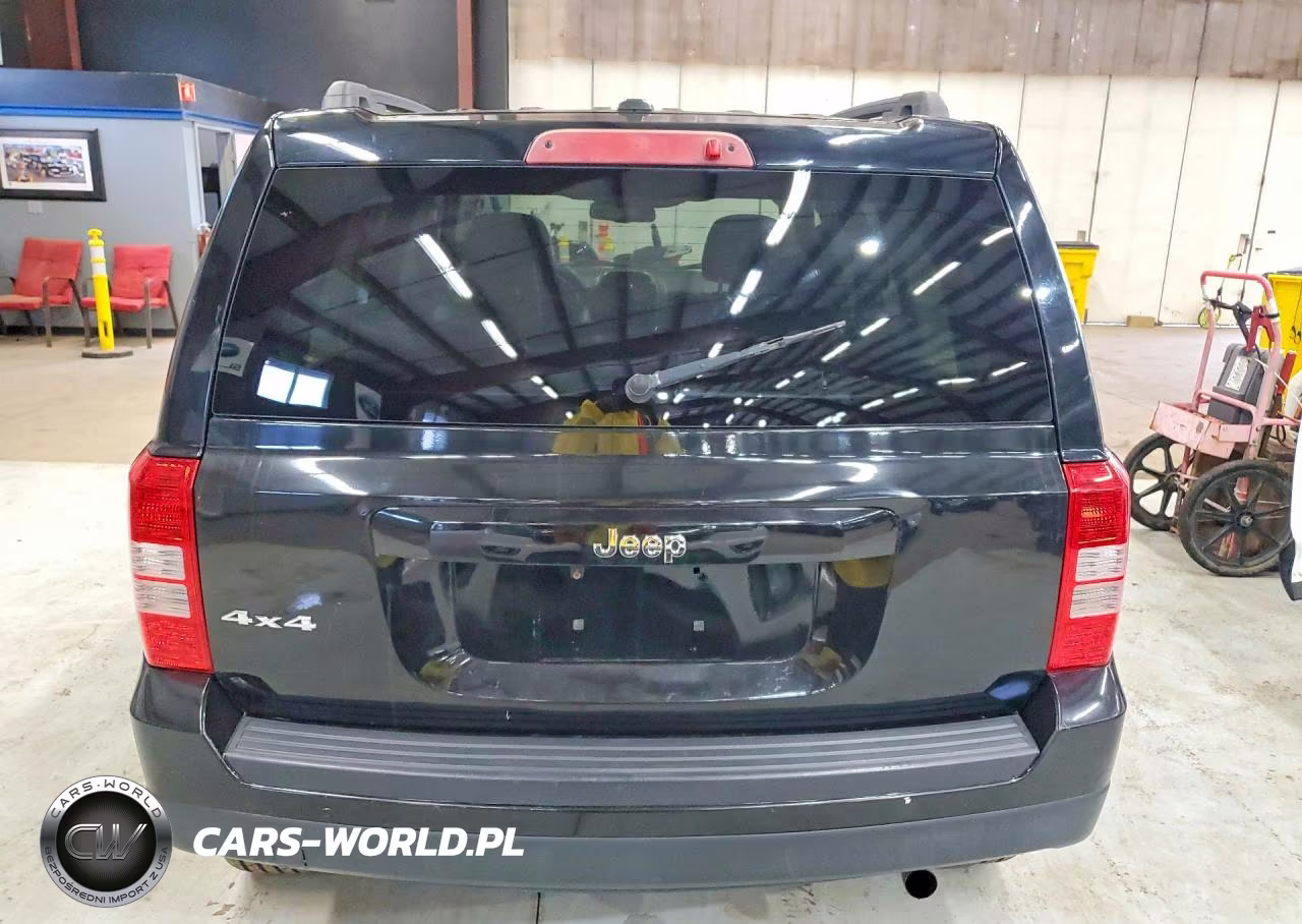 2015 Jeep Patriot Latitude VIN:1C4NJRFB8FD376317 - 6