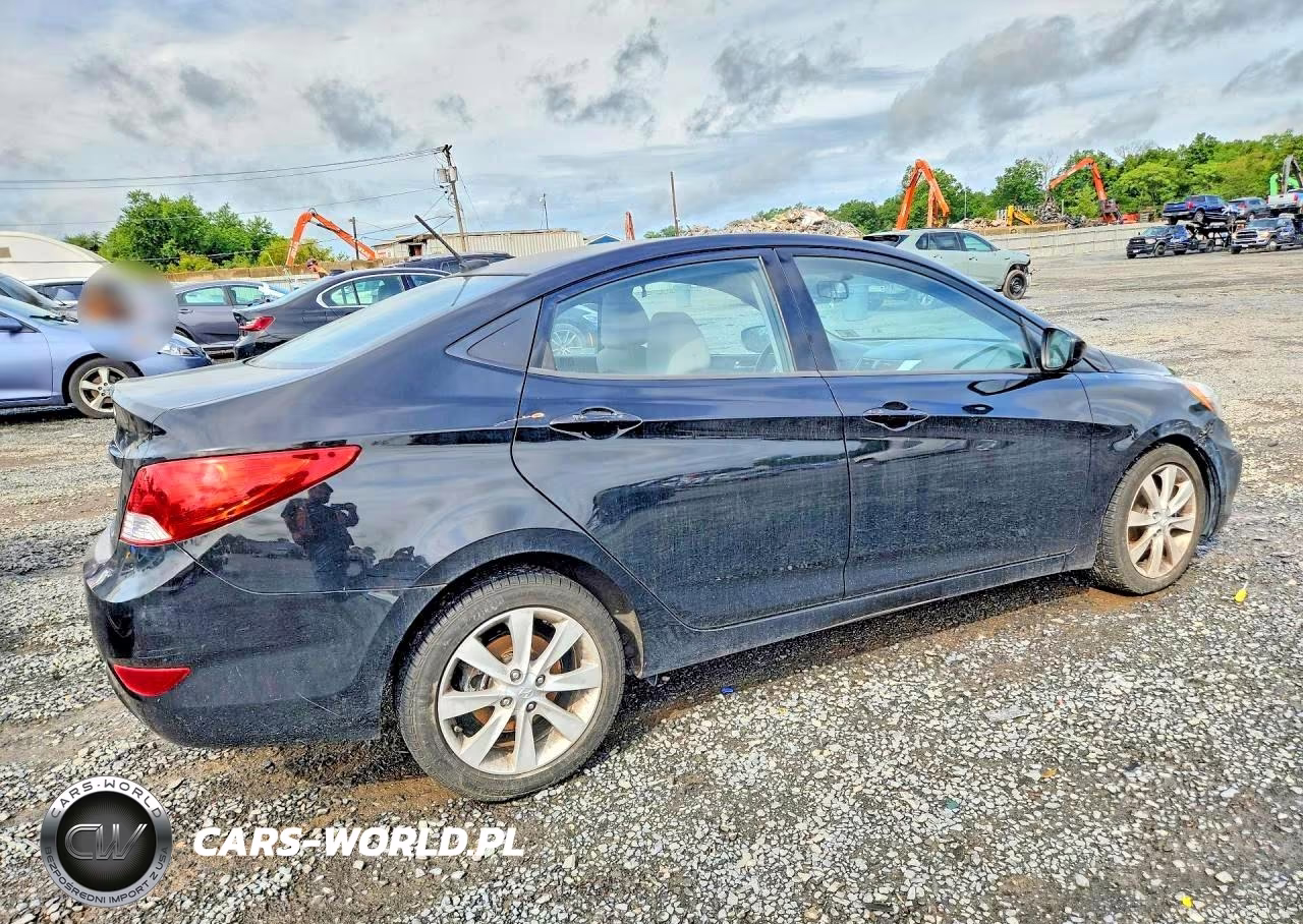 2013 Hyundai Accent Gls VIN:KMHCU4AE1DU577570 - 3