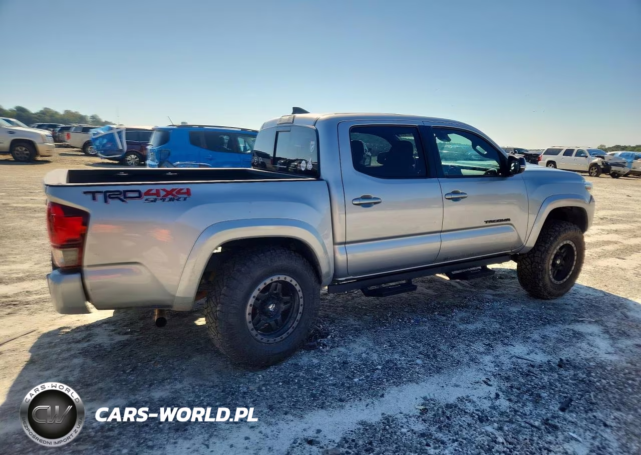 2018 Toyota Tacoma Trd Sport VIN:3TMCZ5AN9JM126690 - 3