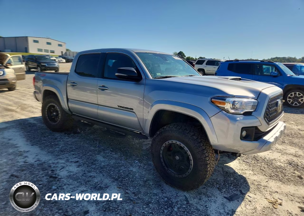 2018 Toyota Tacoma Trd Sport VIN:3TMCZ5AN9JM126690 - 4
