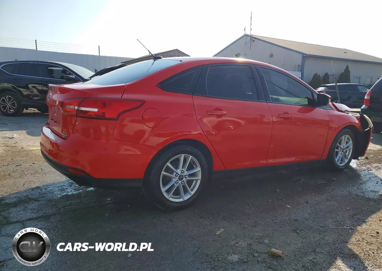 2016 Ford Focus Se VIN:1FADP3F20GL201886 - 3