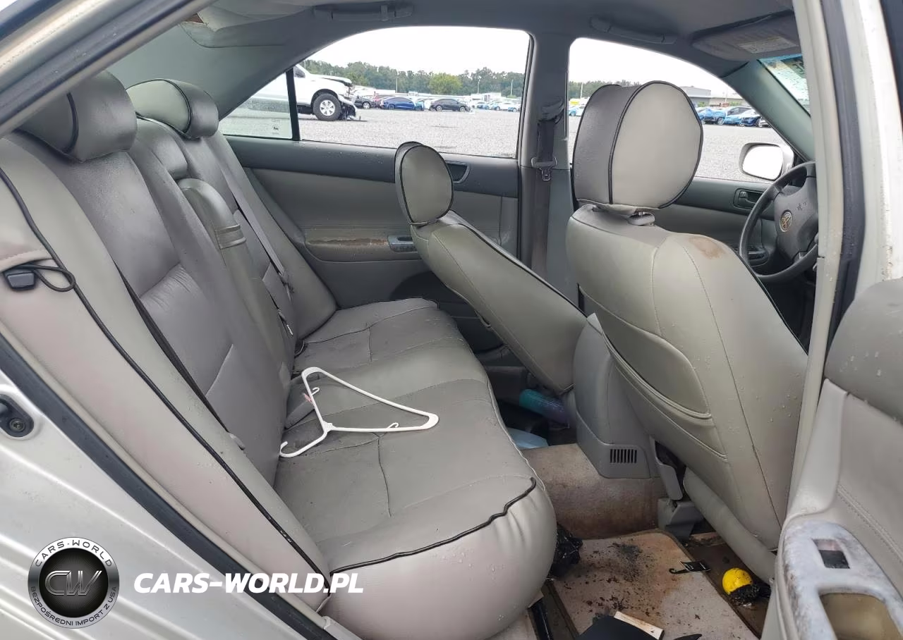 2002 Toyota Camry Le VIN:4T1BE32K72U070645 - 10