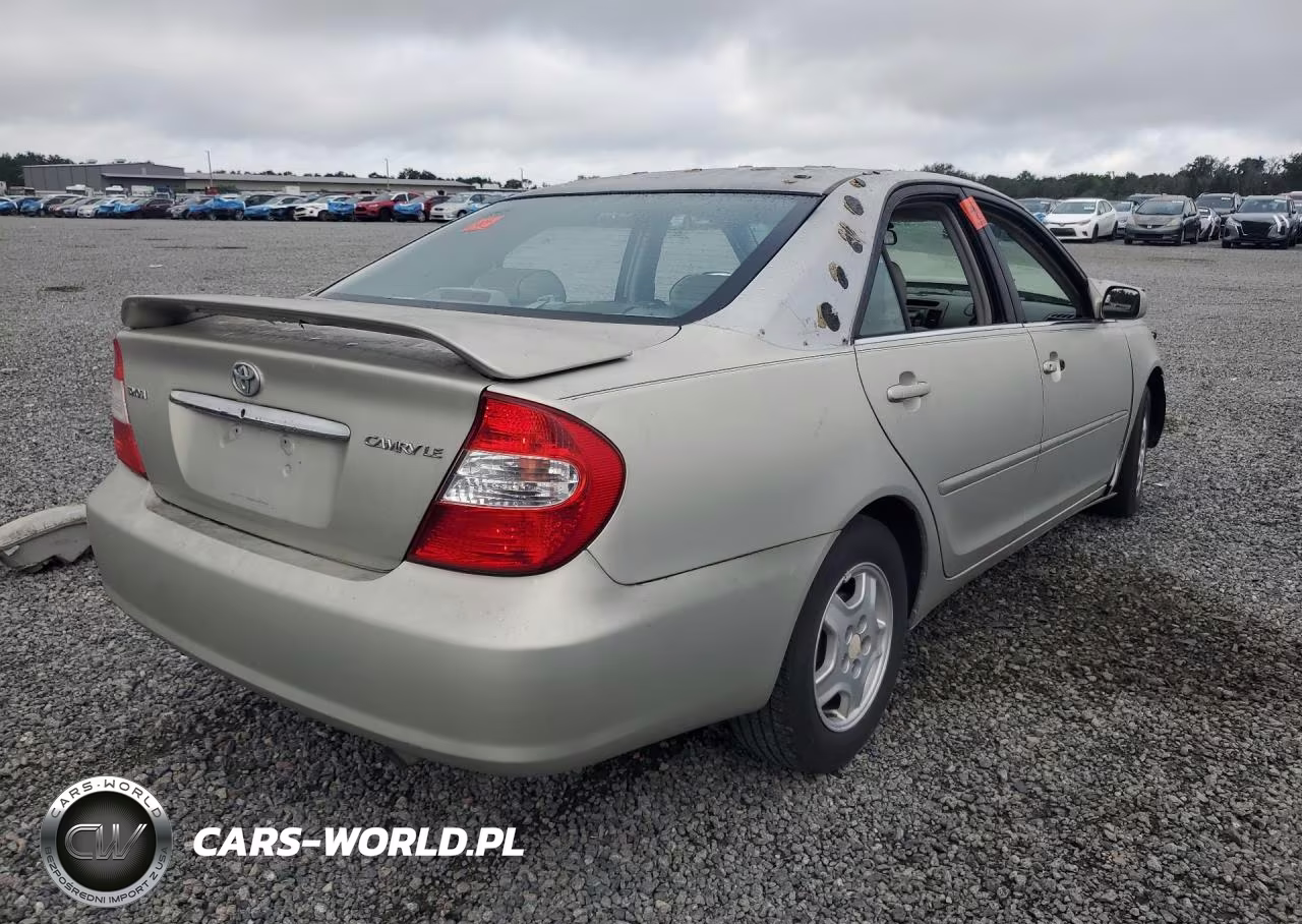 2002 Toyota Camry Le VIN:4T1BE32K72U070645 - 3