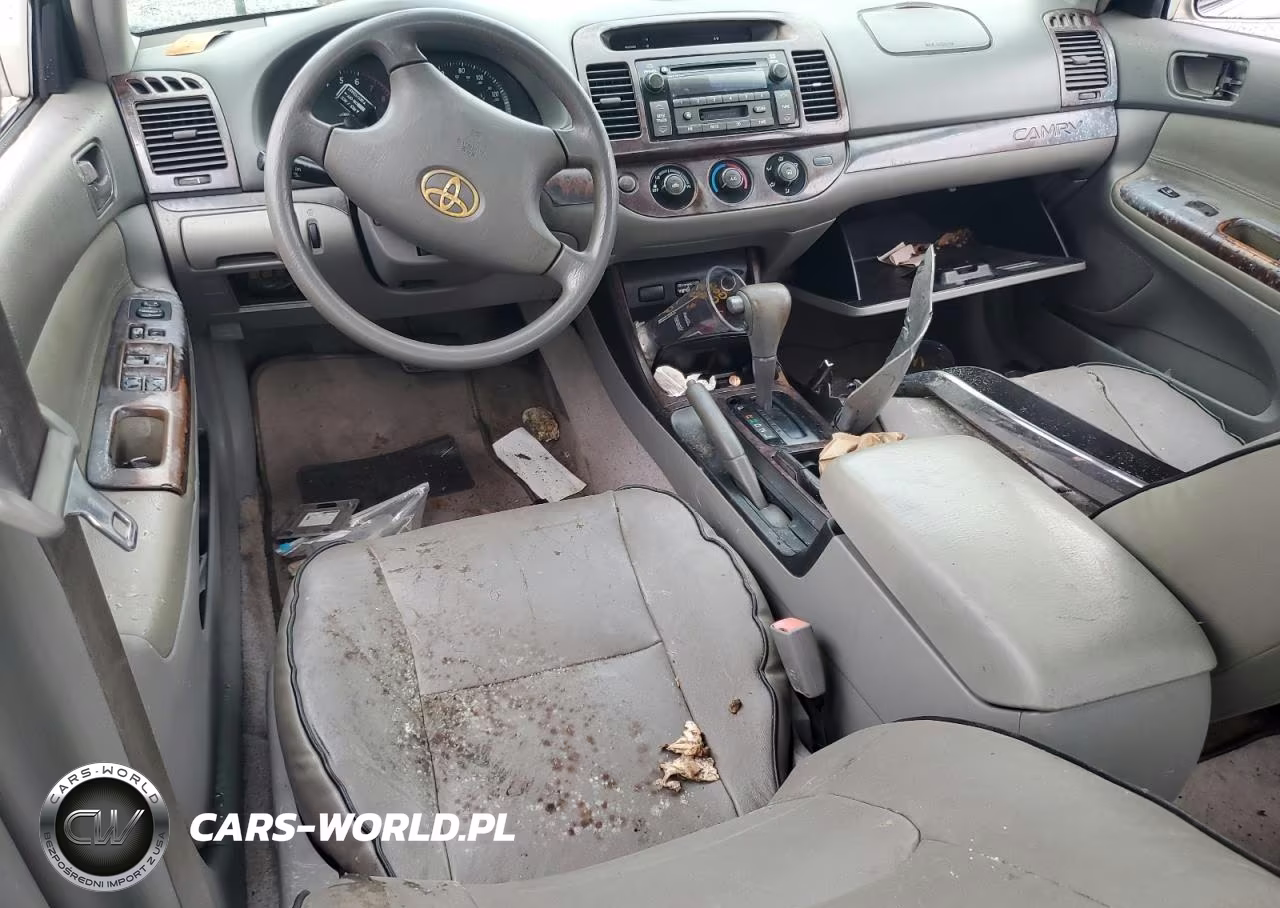 2002 Toyota Camry Le VIN:4T1BE32K72U070645 - 8