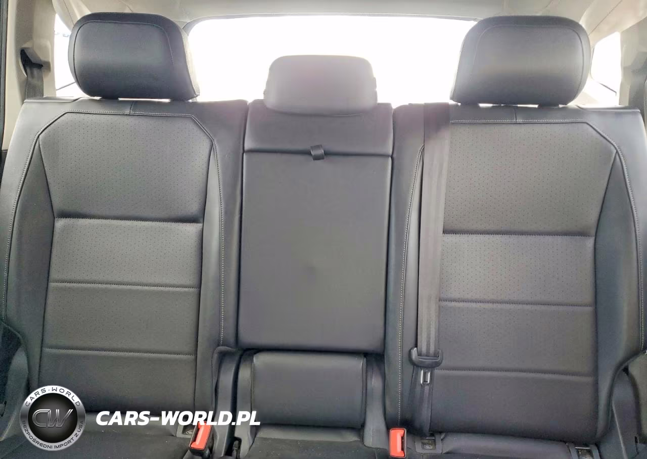 2018 Volkswagen Tiguan VIN:3VV2B7AX8JM154141 - 10