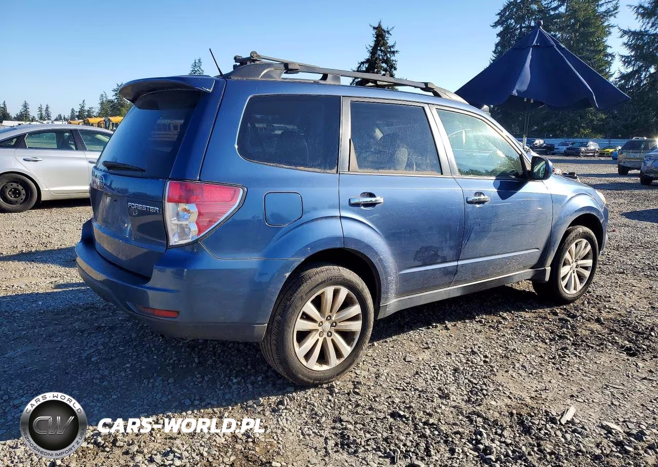 2013 Subaru Forester 2.5X Premium VIN:JF2SHADC5DH415965 - 3