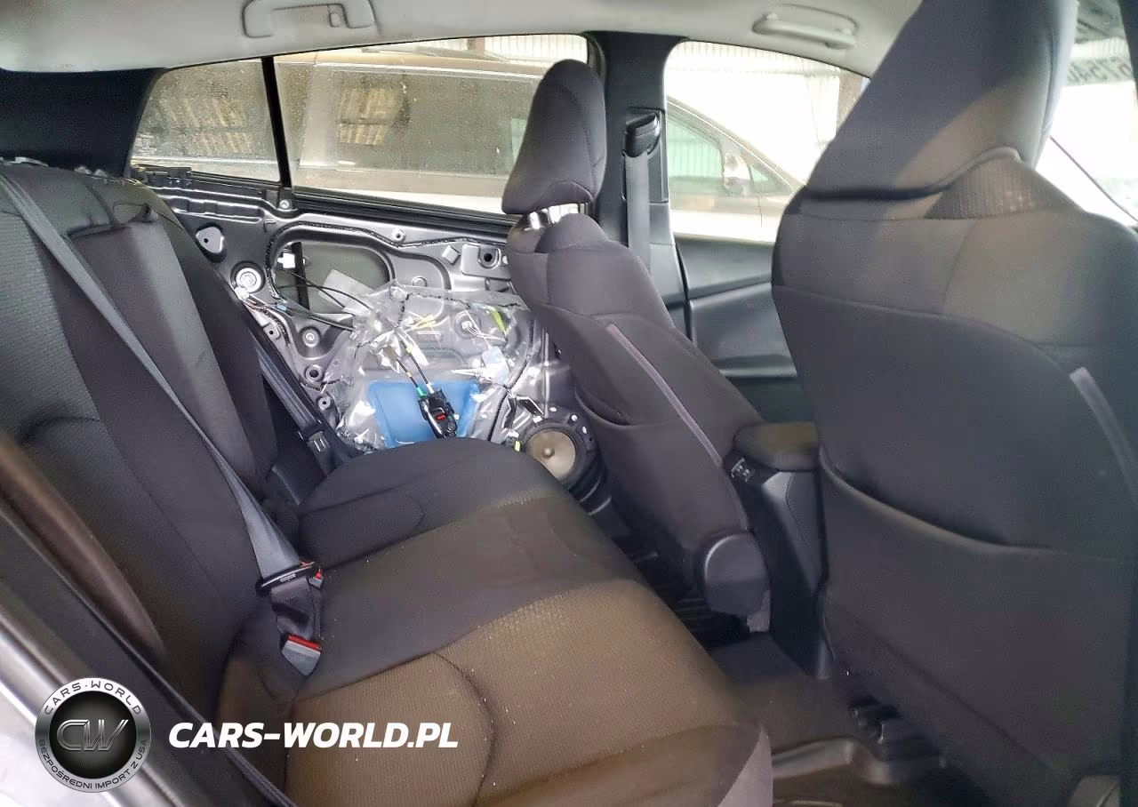2020 Toyota Prius Le VIN:JTDKARFU1L3113382 - 10