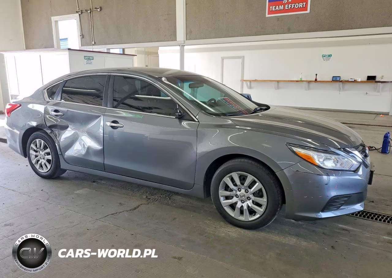 2017 Nissan Altima 2.5 S VIN:1N4AL3AP4HN350115 - 4