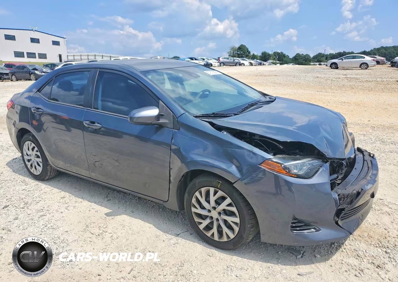 2018 Toyota Corolla Le VIN:5YFBURHE2JP792998 - 4