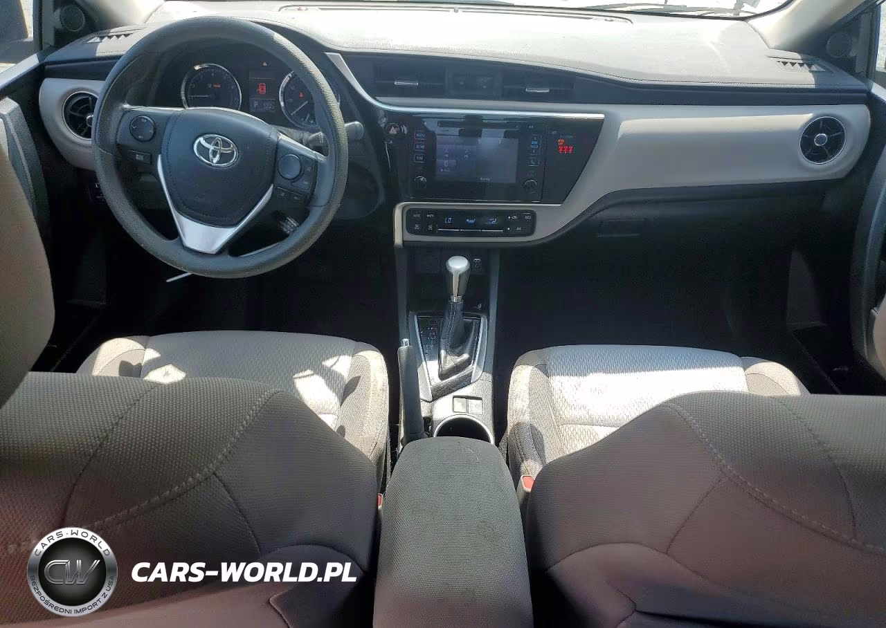 2018 Toyota Corolla Le VIN:5YFBURHE2JP792998 - 8