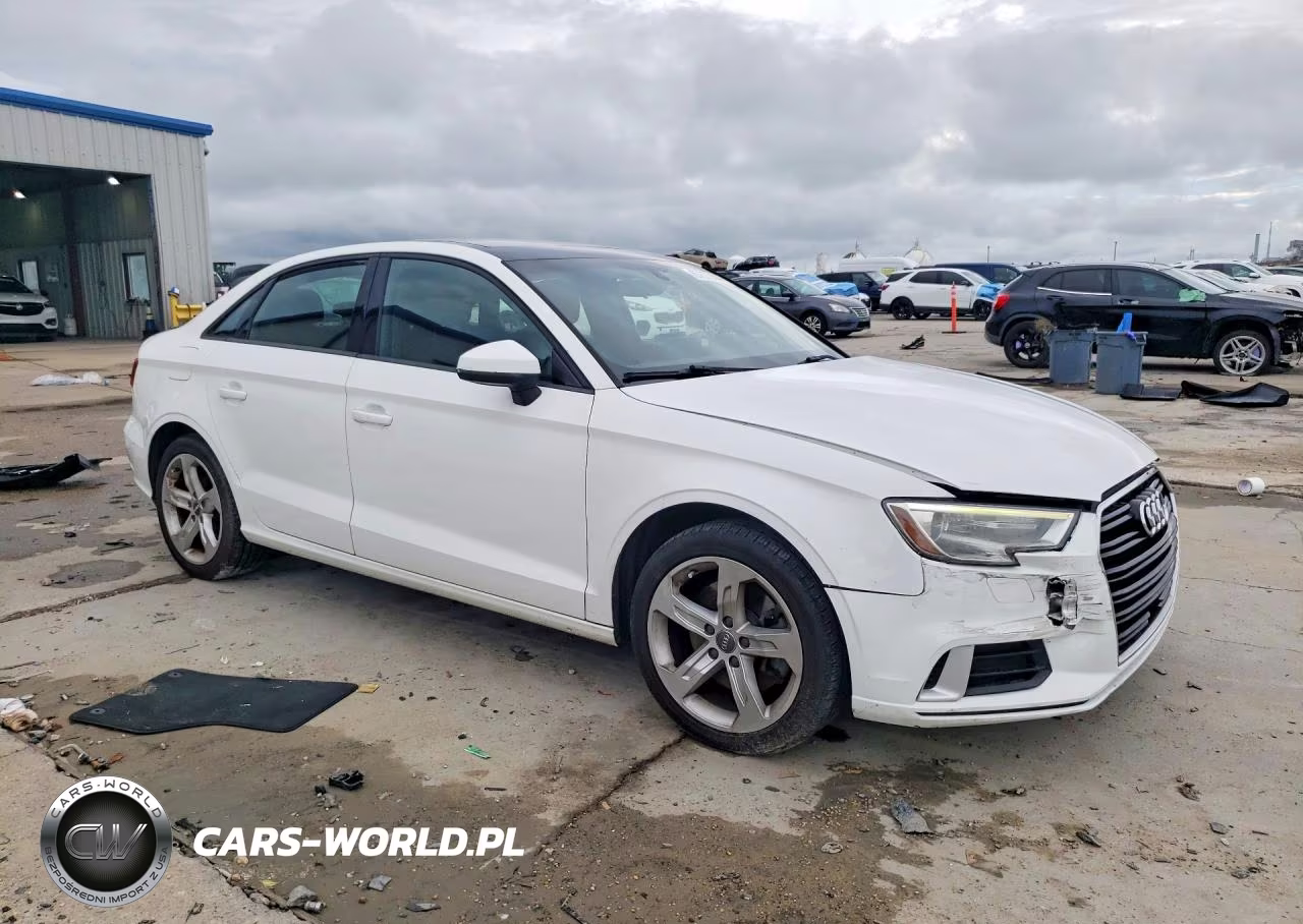 2018 Audi A3 Premium VIN:WAUAUGFF7J1071802 - 4