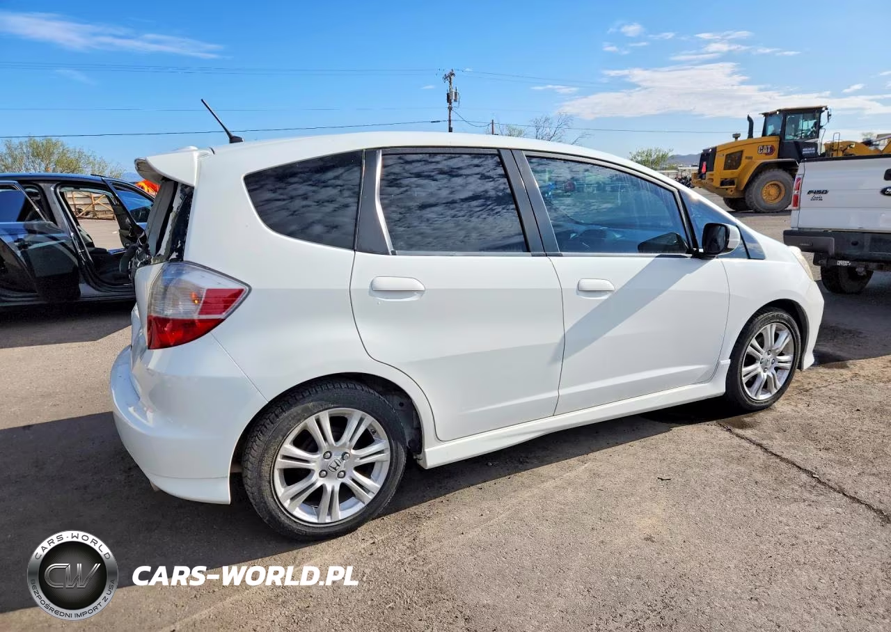 2009 Honda Fit Sport VIN:JHMGE88679S004568 - 3