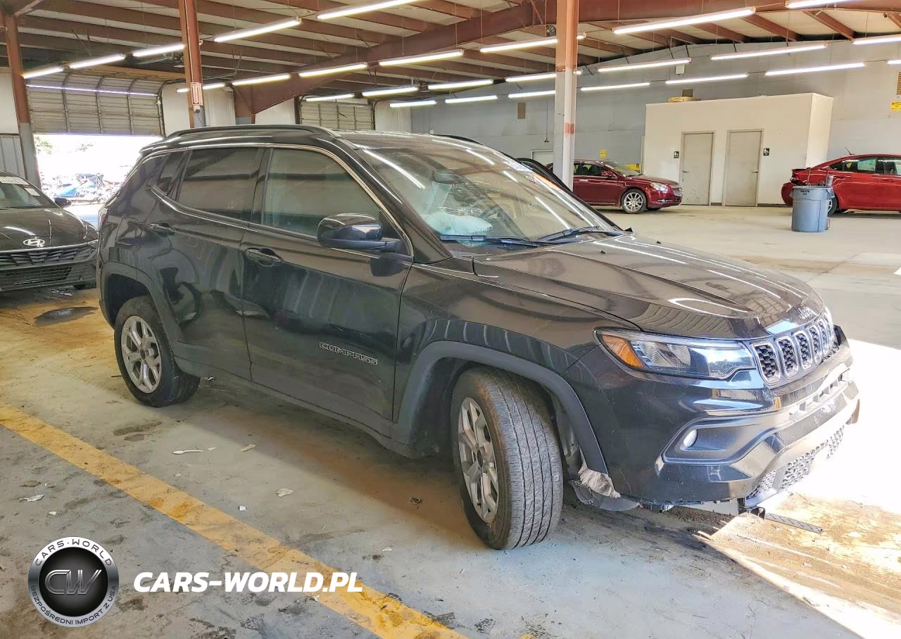 2025 Jeep Compass Latitude VIN:3C4NJDBN0ST595635 - 4