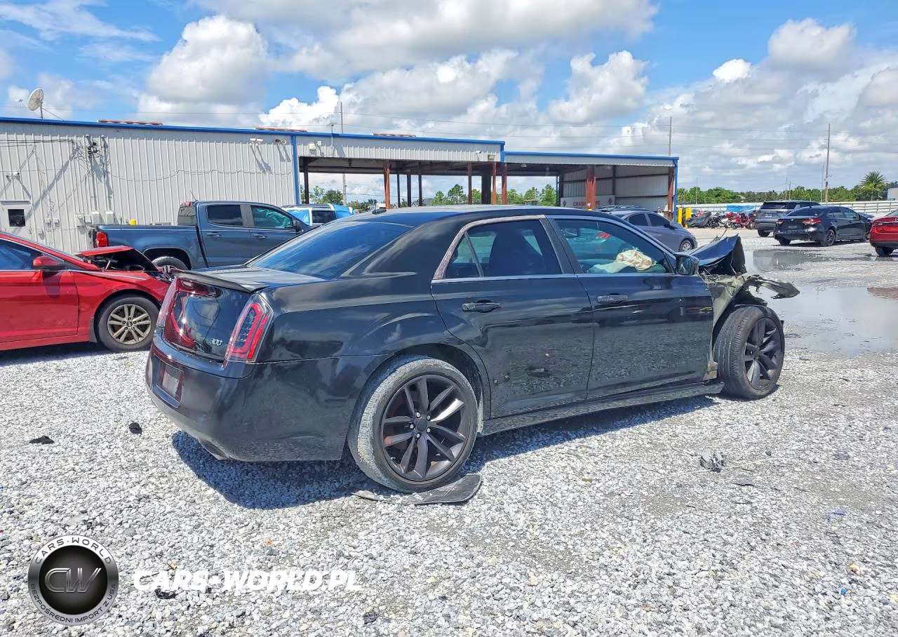 2014 Chrysler 300 S VIN:2C3CCABG6EH179351 - 3