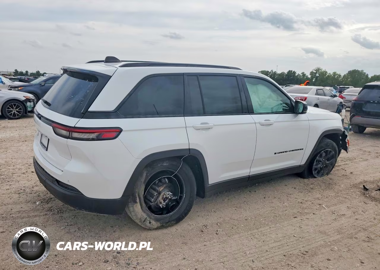 2024 Jeep Grand Cherokee Laredo VIN:1C4RJHAG5R8519865 - 3