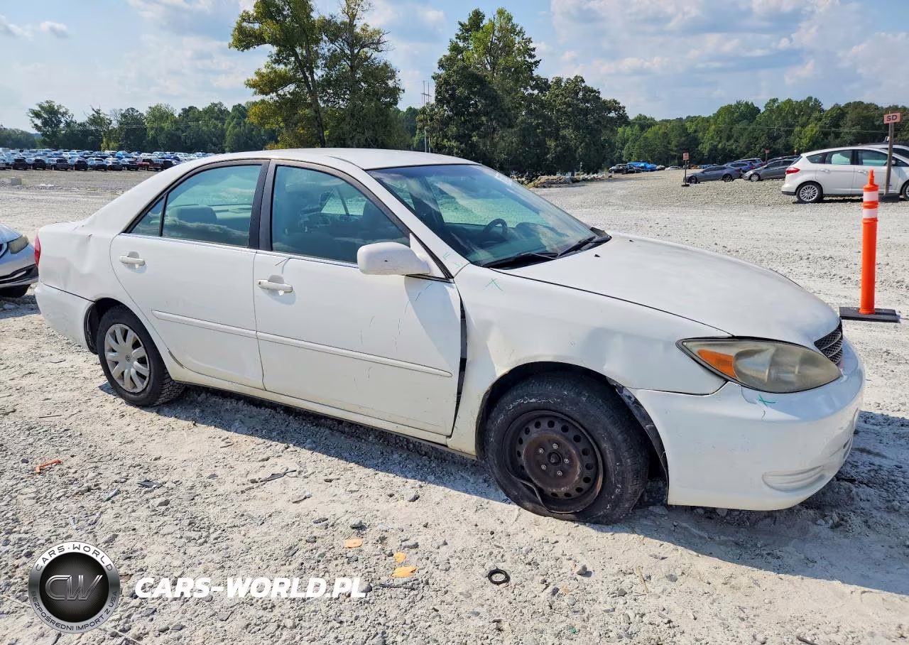 2003 Toyota Camry Le VIN:4T1BE32K43U156514 - 4