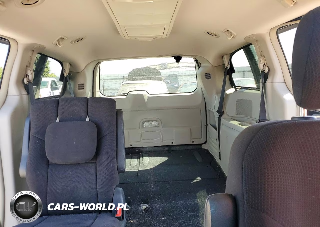 2011 Chrysler Town & Country Touring VIN:2A4RR5DG2BR611359 - 10