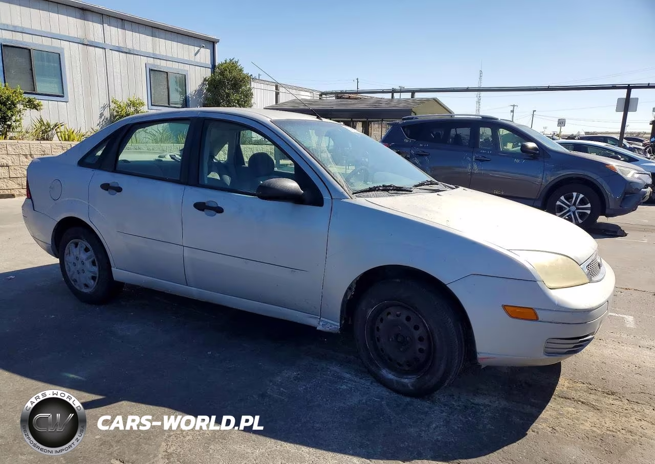 2005 Ford Focus Zx4 VIN:1FAFP34N05W105502 - 4