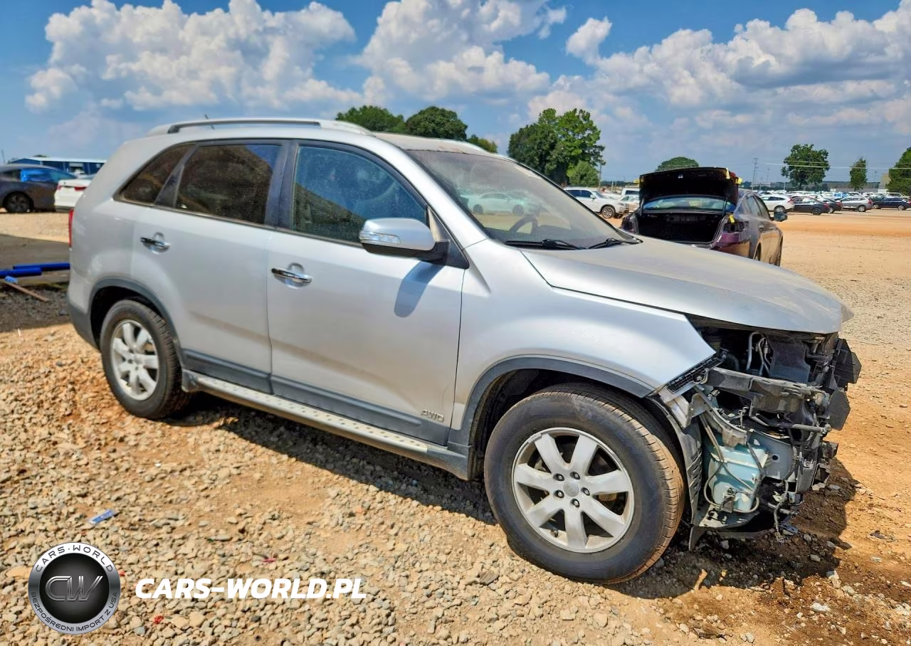 2013 Kia Sorento Lx VIN:5XYKTDA66DG346970 - 4