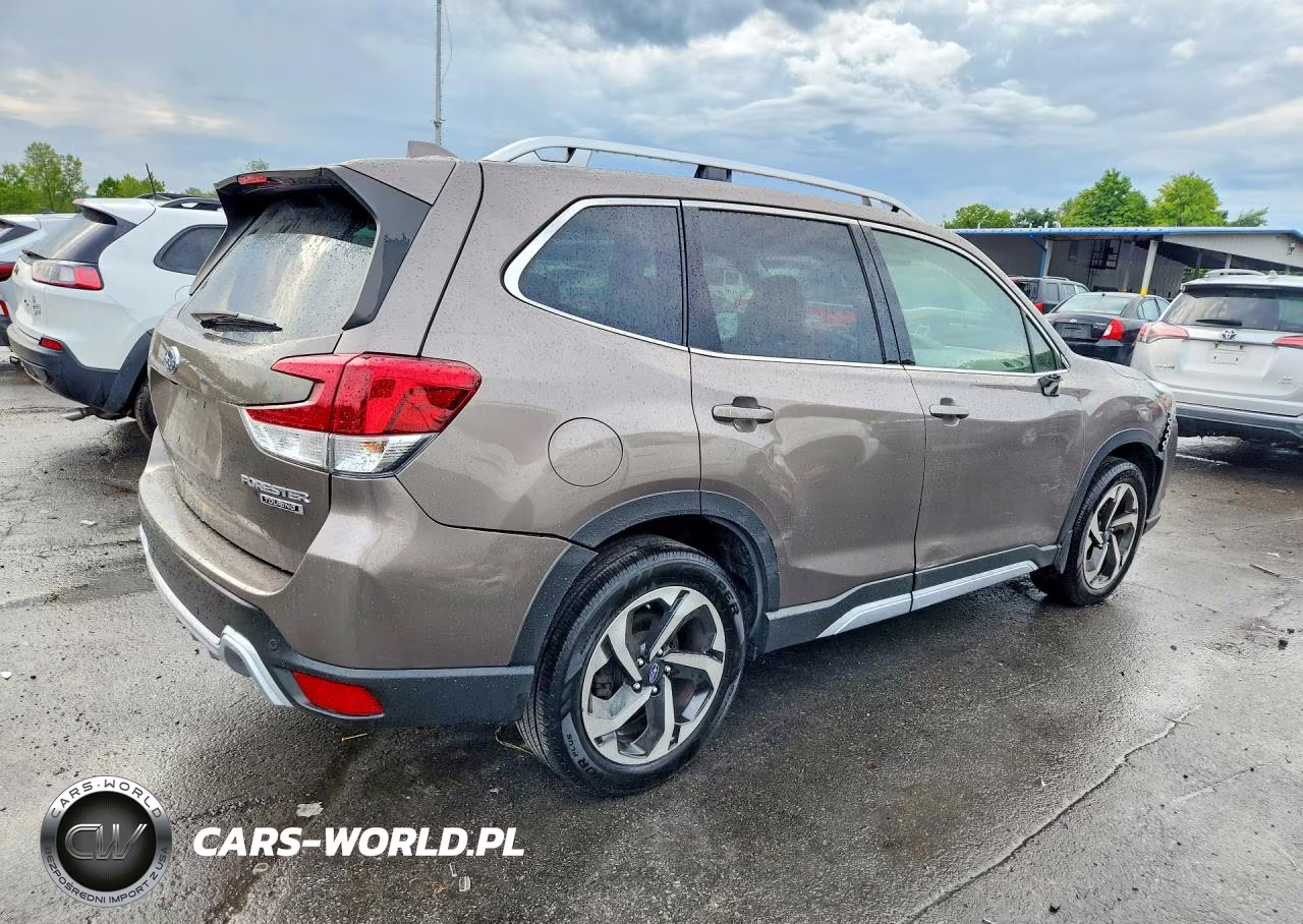 2023 Subaru Forester Touring VIN:JF2SKARC3PH538940 - 3