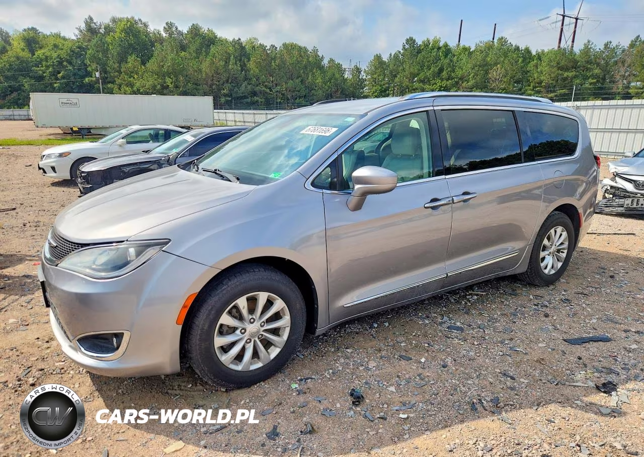 2019 Chrysler Pacifica Touring L VIN:2C4RC1BG2KR626740 - 1