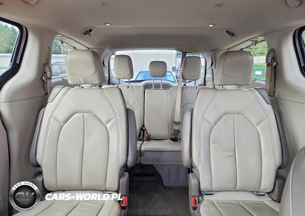 2019 Chrysler Pacifica Touring L VIN:2C4RC1BG2KR626740 - 10
