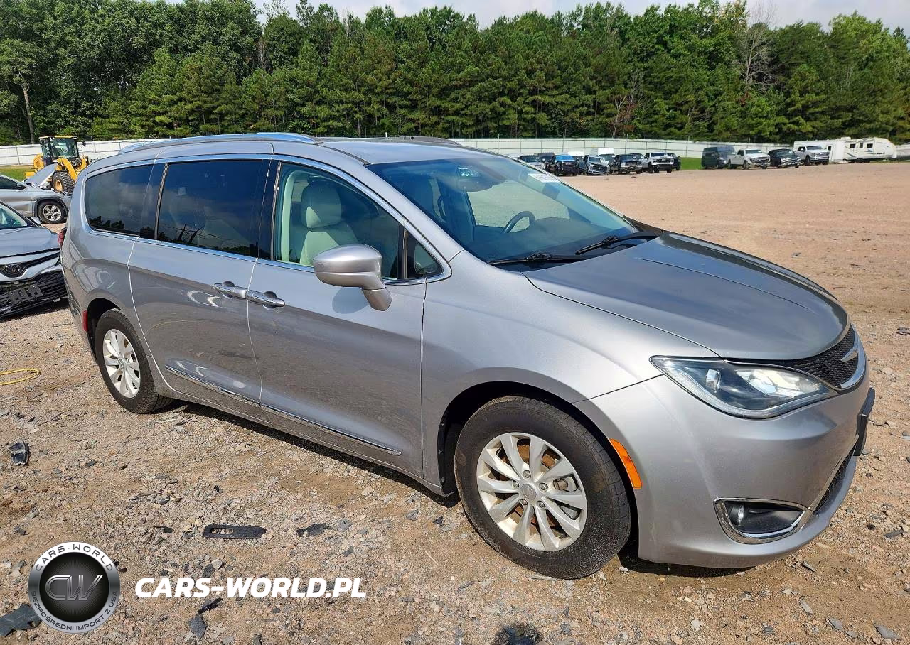 2019 Chrysler Pacifica Touring L VIN:2C4RC1BG2KR626740 - 4