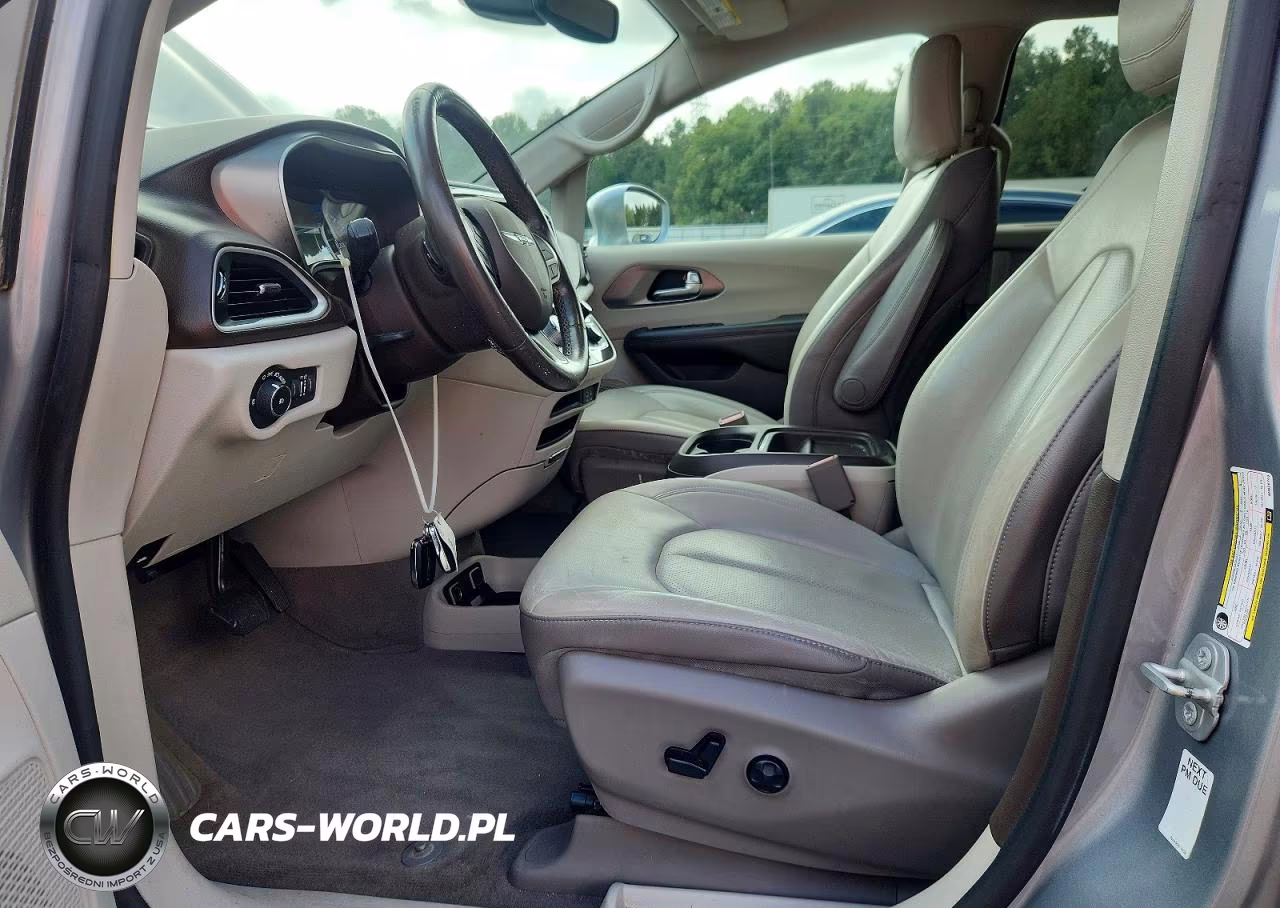 2019 Chrysler Pacifica Touring L VIN:2C4RC1BG2KR626740 - 7