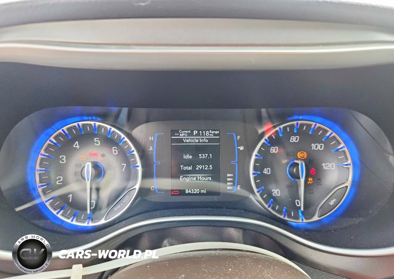 2019 Chrysler Pacifica Touring L VIN:2C4RC1BG2KR626740 - 9