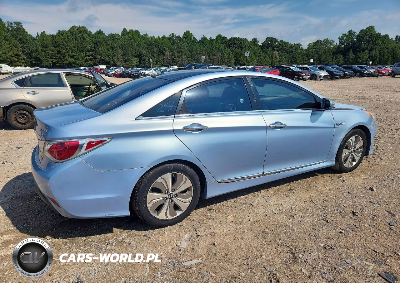 2015 Hyundai Sonata Hybrid Limited VIN:KMHEC4A44FA136250 - 3