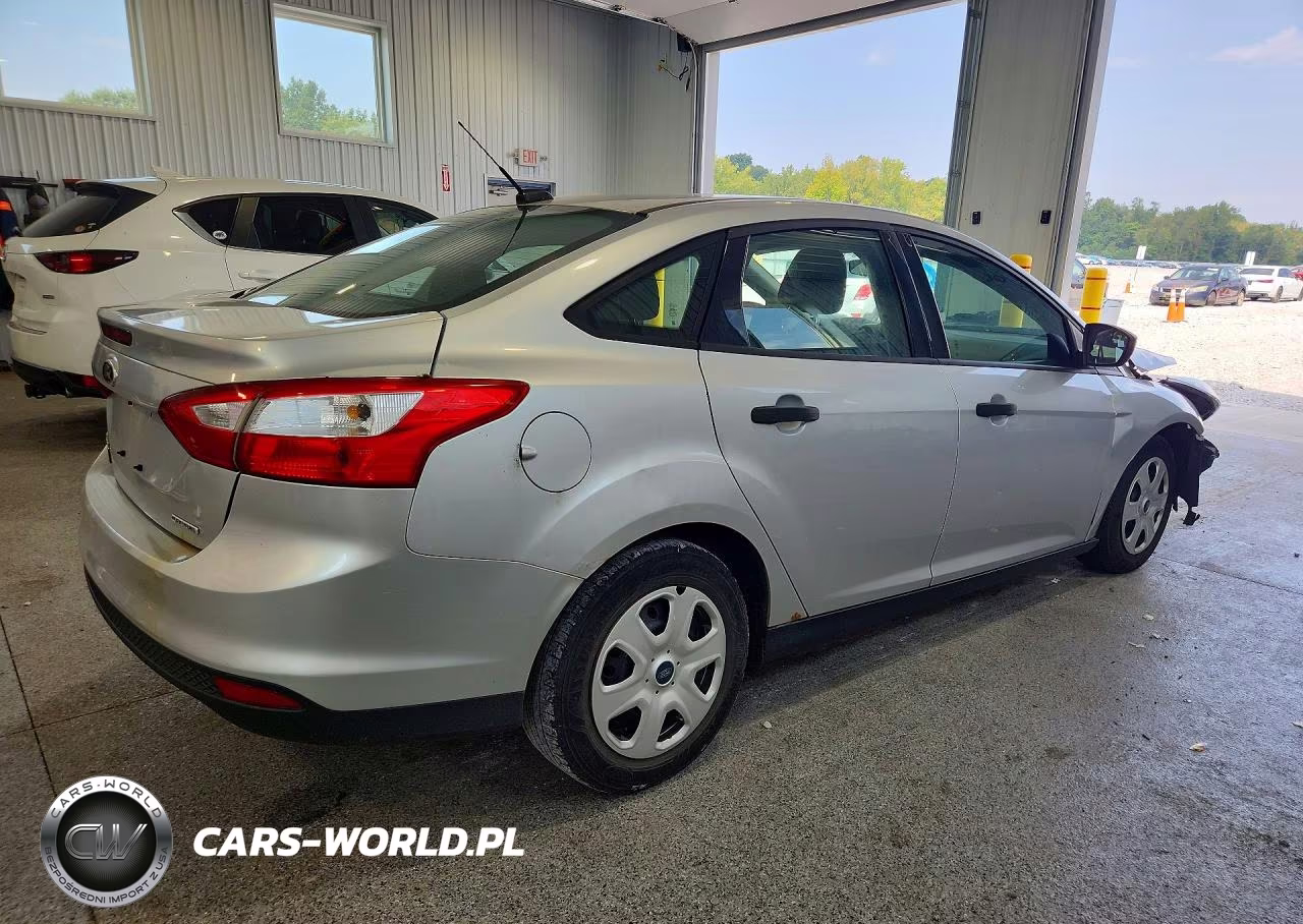 2013 Ford Focus S VIN:1FADP3E26DL162461 - 3