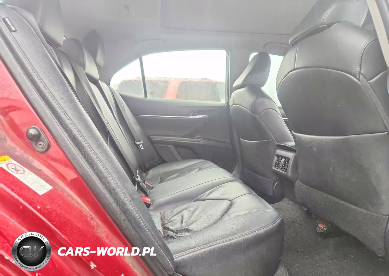 2018 Toyota Camry Xse VIN:4T1B61HK0JU580648 - 10