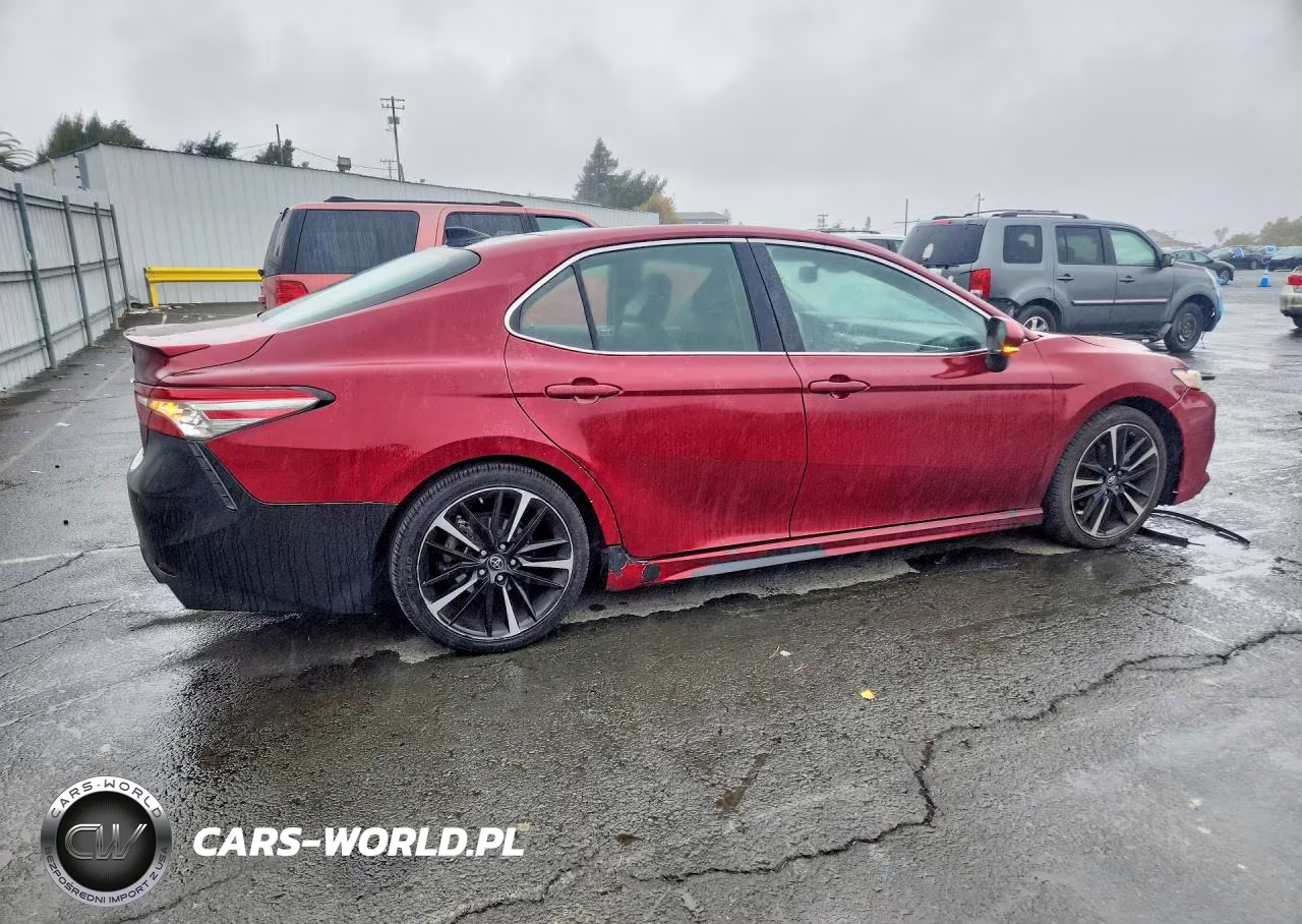 2018 Toyota Camry Xse VIN:4T1B61HK0JU580648 - 3