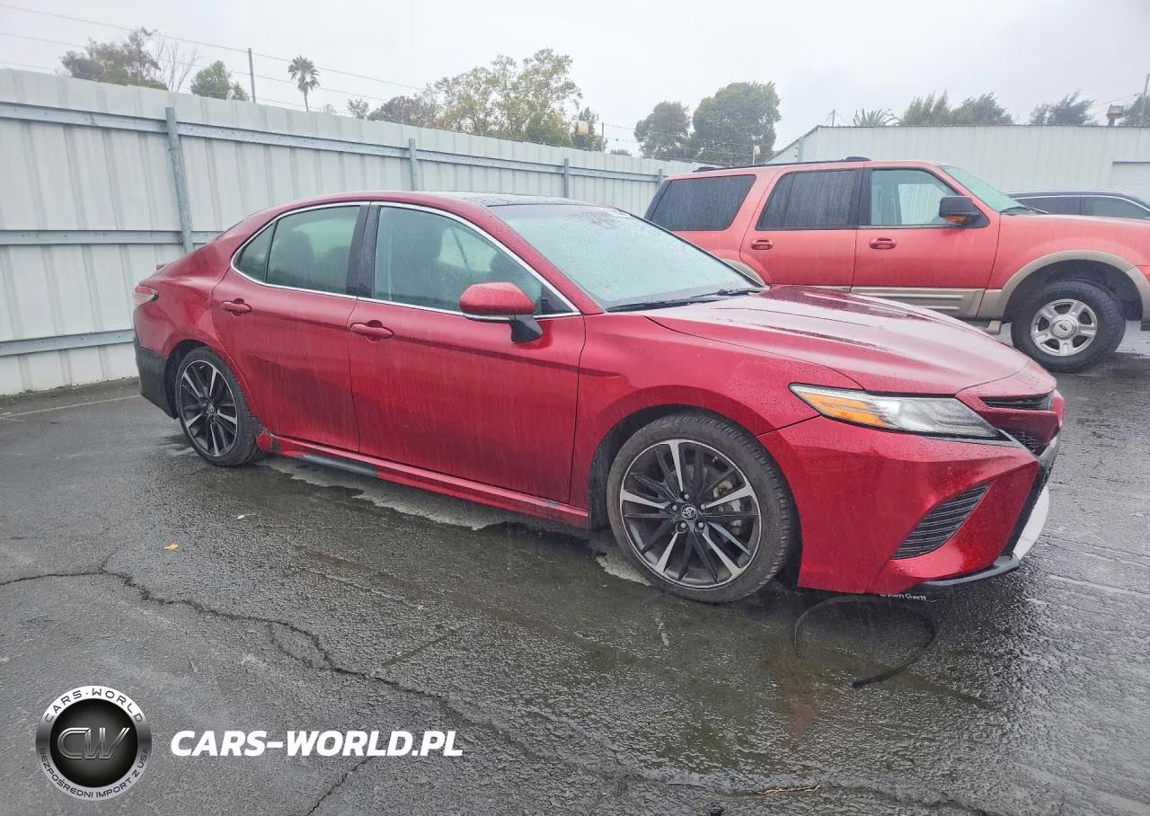 2018 Toyota Camry Xse VIN:4T1B61HK0JU580648 - 4