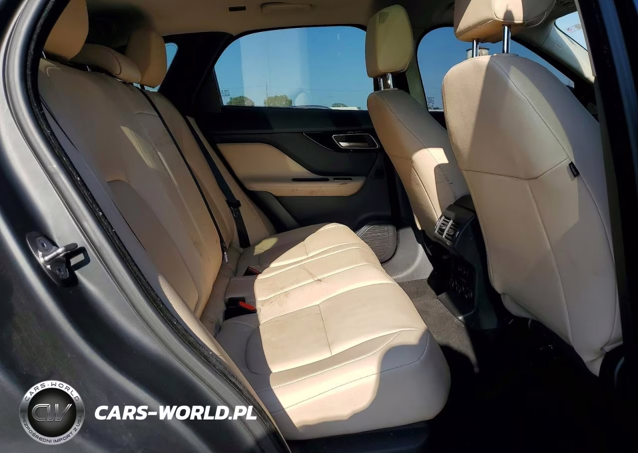 2017 Jaguar F-Pace Premium VIN:SADCJ2BV3HA047452 - 11