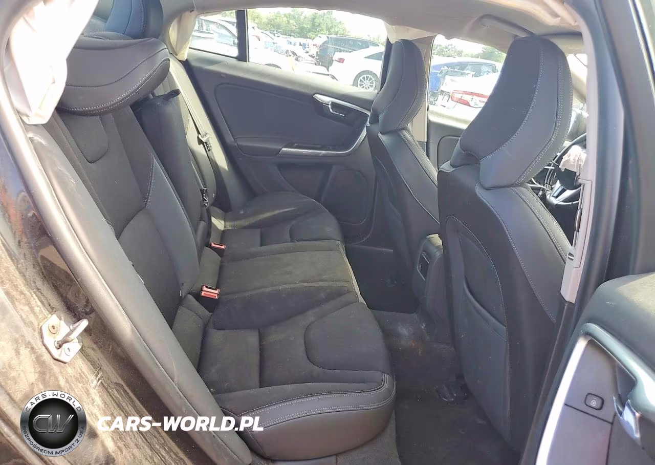 2015 Volvo S60 VIN:YV140MFJ4F1350544 - 10