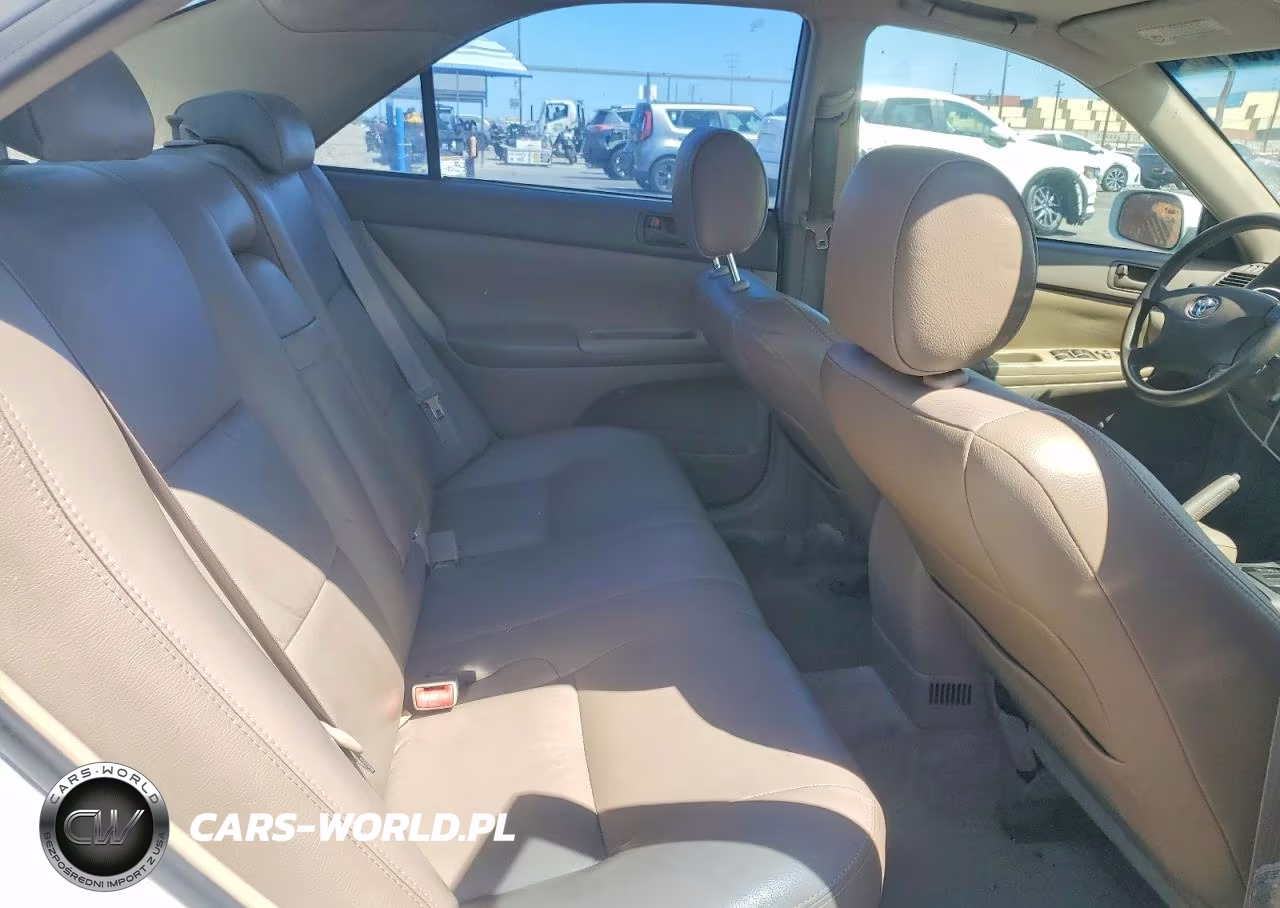 2003 Toyota Camry Le VIN:4T1BE32K73U158807 - 10