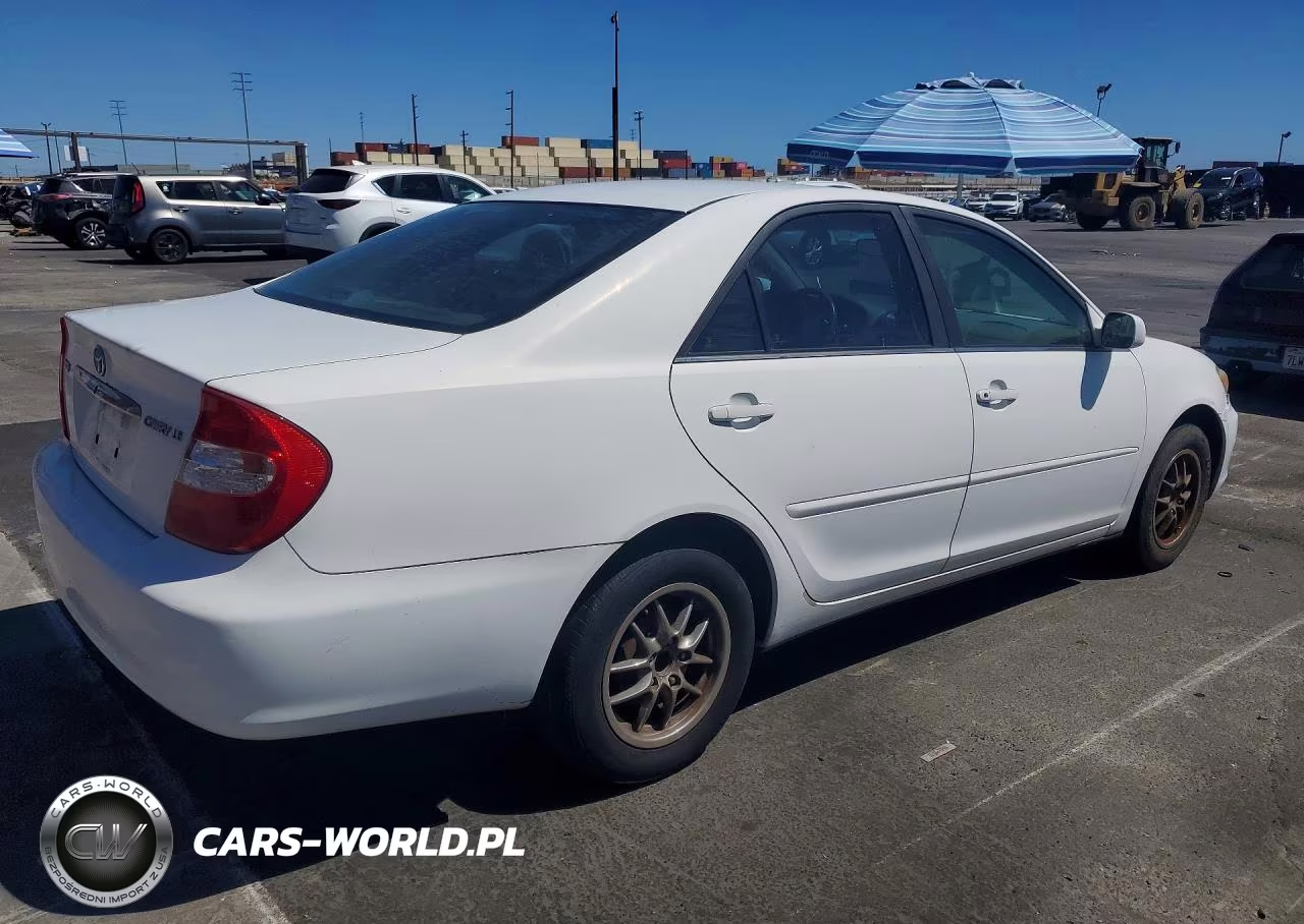 2003 Toyota Camry Le VIN:4T1BE32K73U158807 - 3