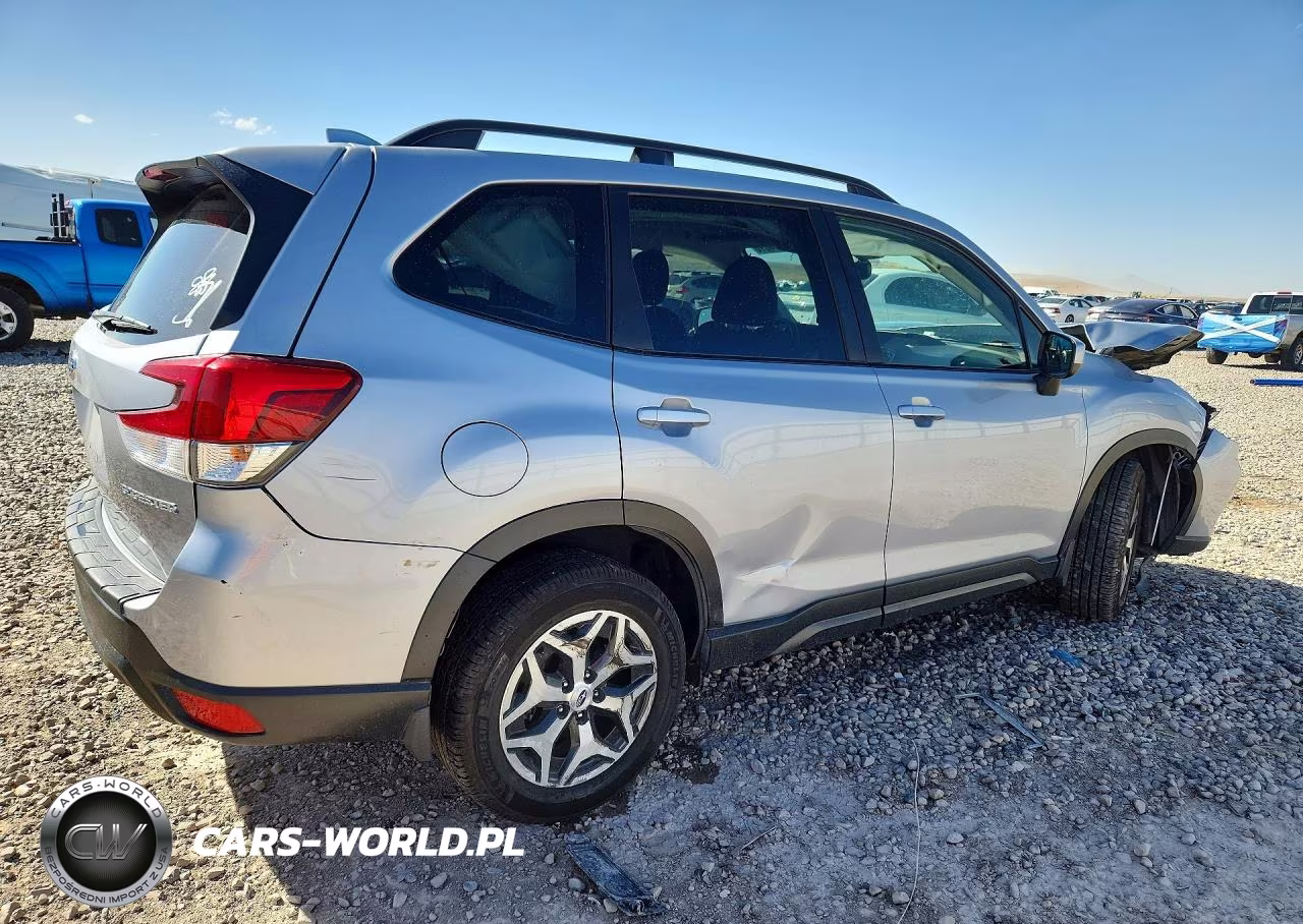 2021 Subaru Forester Premium VIN:JF2SKAFC8MH536102 - 3