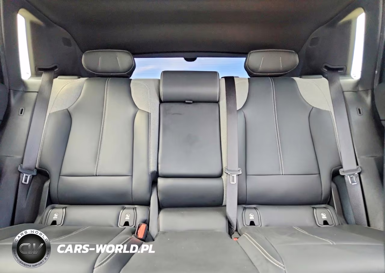 2024 Cadillac Lyriq Tech VIN:1GYKPMRK4RZ123464 - 10