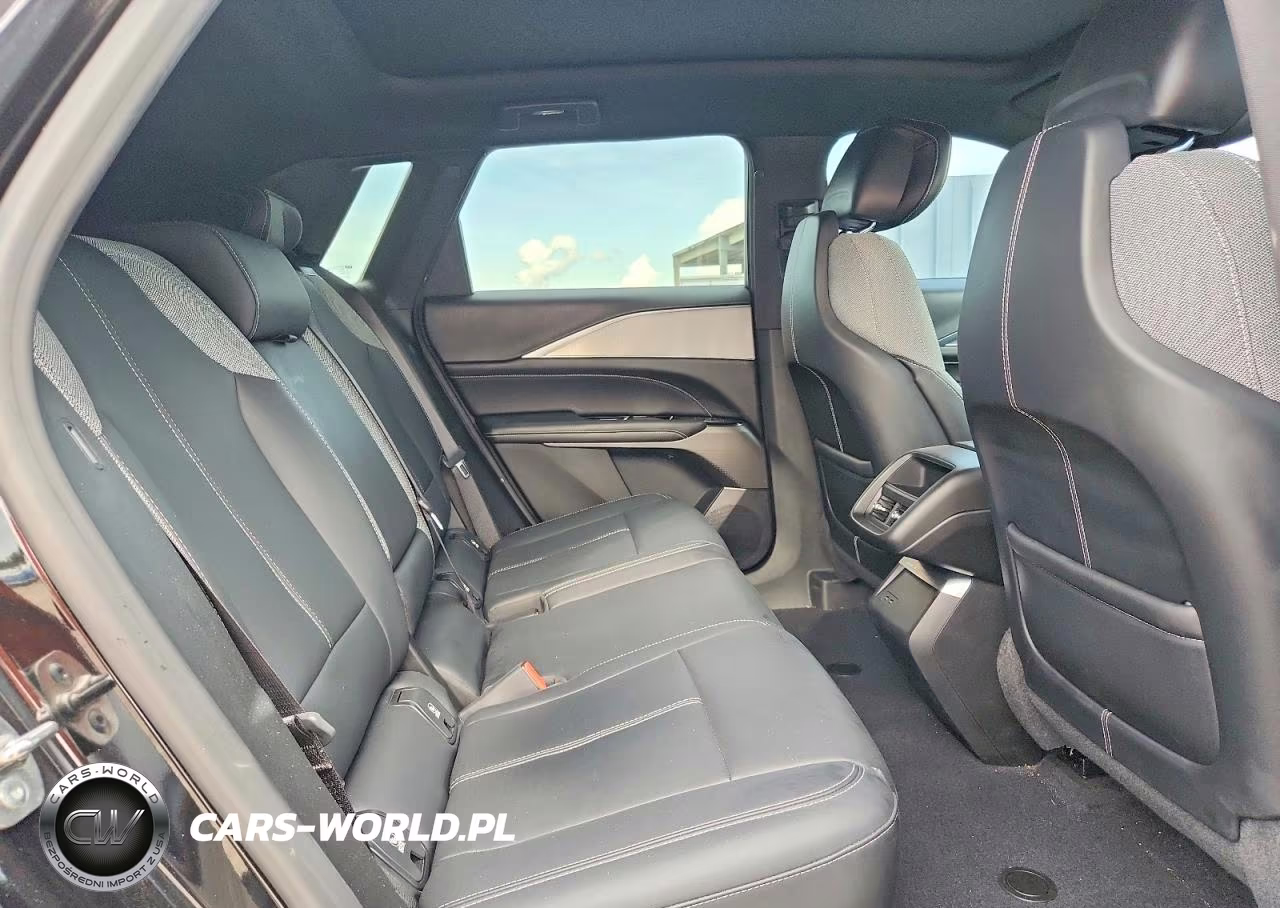 2024 Cadillac Lyriq Tech VIN:1GYKPMRK4RZ123464 - 11