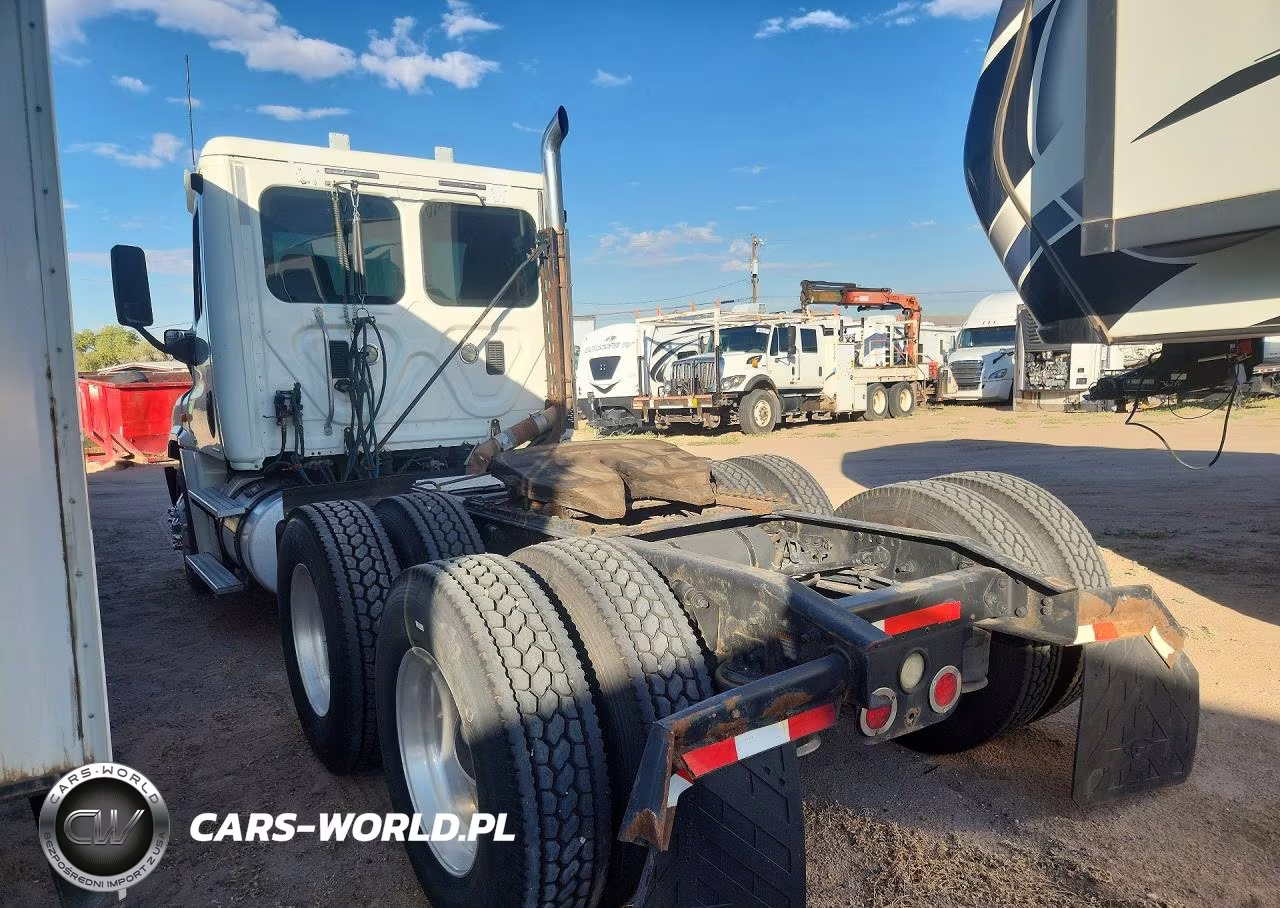 2011 Freightliner Cascadia Semi Truck VIN:1FUJGEDVXBSAY2809 - 2