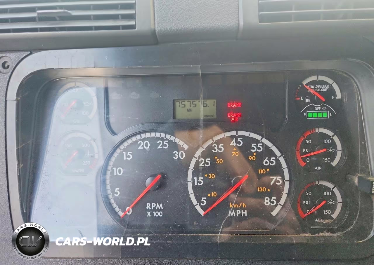 2011 Freightliner Cascadia Semi Truck VIN:1FUJGEDVXBSAY2809 - 9